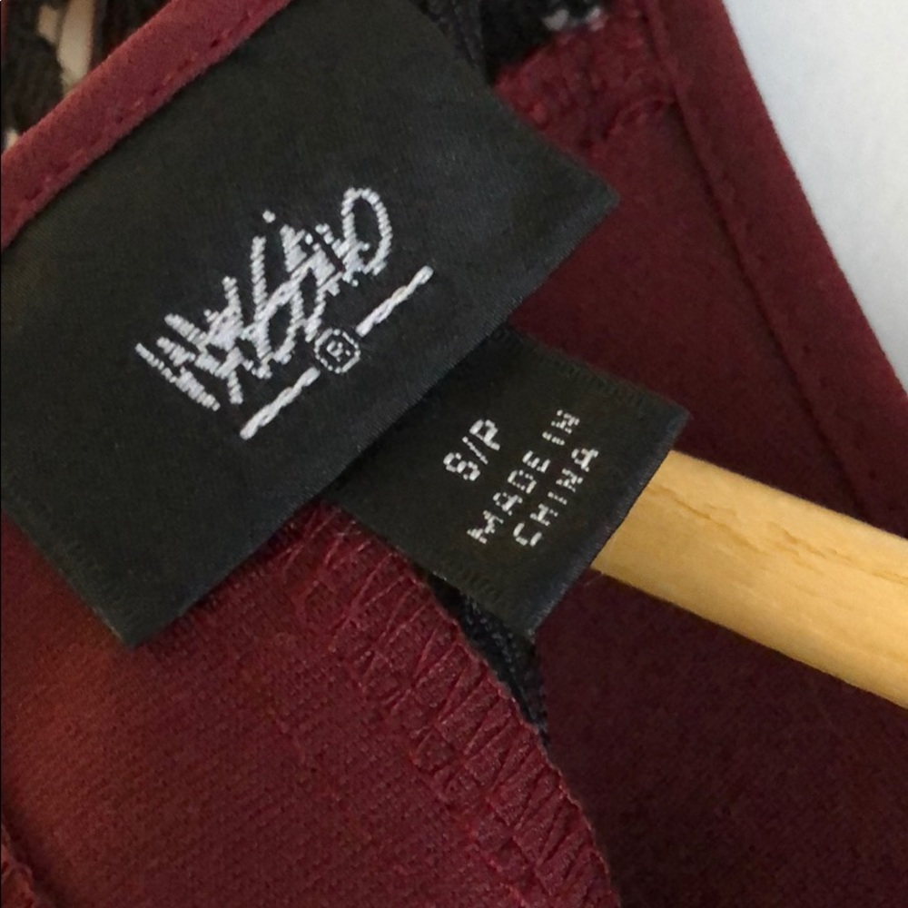 Mossimo maroon dress w/lace‎ details size small - Picture 5 of 5